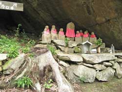 弘法寺奥の院岩屋